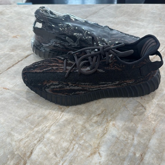 Brand new Yeezy boost size 9 1/2